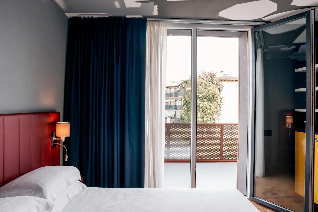 K Modern Hotel Peschiera del Garda 3*,  Italie