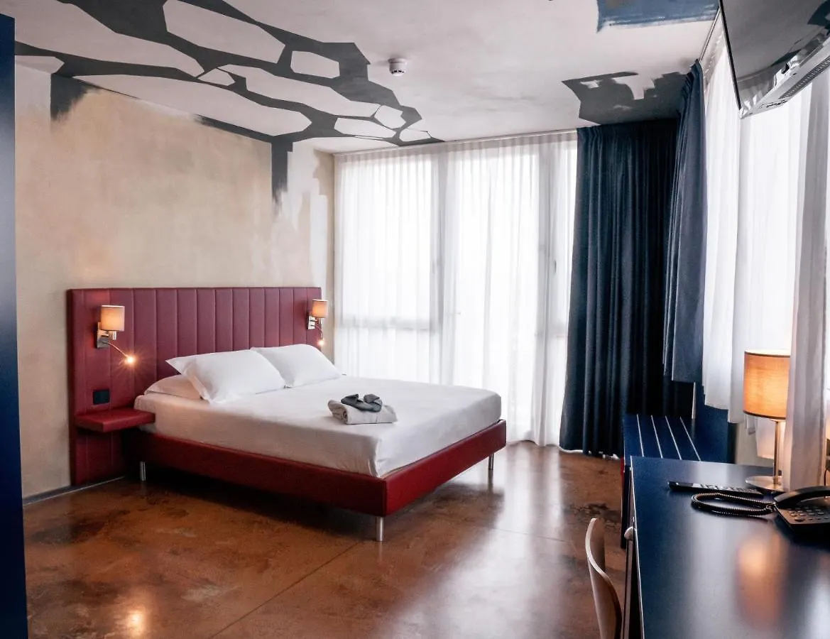 K Modern Hotel Peschiera del Garda 3*,  Italia