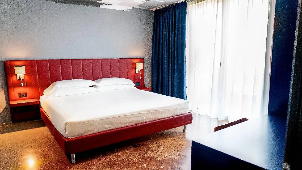 K Modern Hotel Peschiera del Garda 3*,